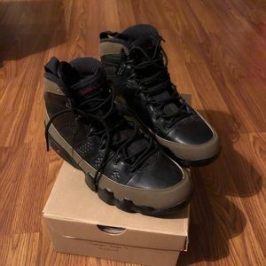 Air Jordan Retro 9 Olives